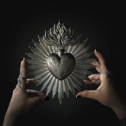 Ardour Sacred Heart Plaque - Silver